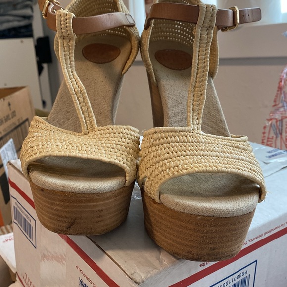 Tory Burch Authentic Beige Platform Wedges- Size 6 - Picture 3 of 11